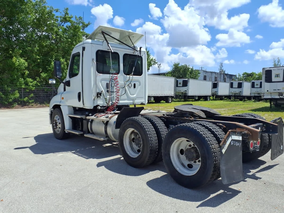 2019 Freightliner Cascadia in Davie, FL — photo 6
