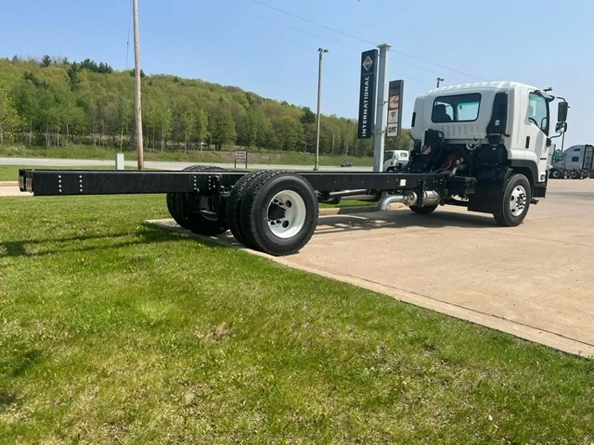 2025 Isuzu FTR - image 3