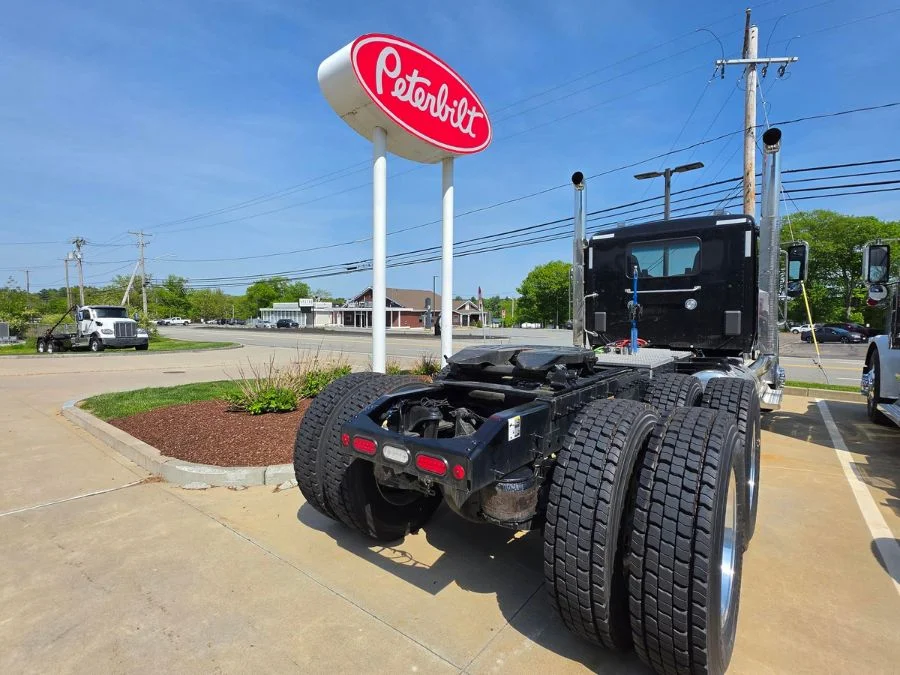 2027 Peterbilt 589 in Johnston, RI — photo 10