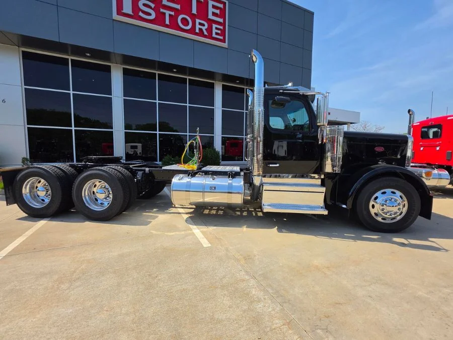 2027 Peterbilt 589 in Johnston, RI — photo 8