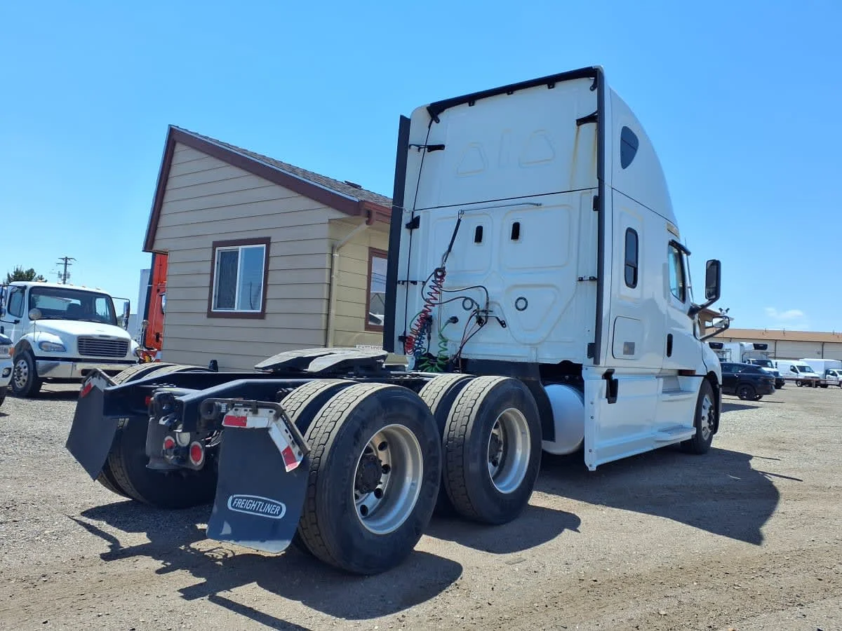 2022 Freightliner Cascadia in Commerce City, CO — photo 4