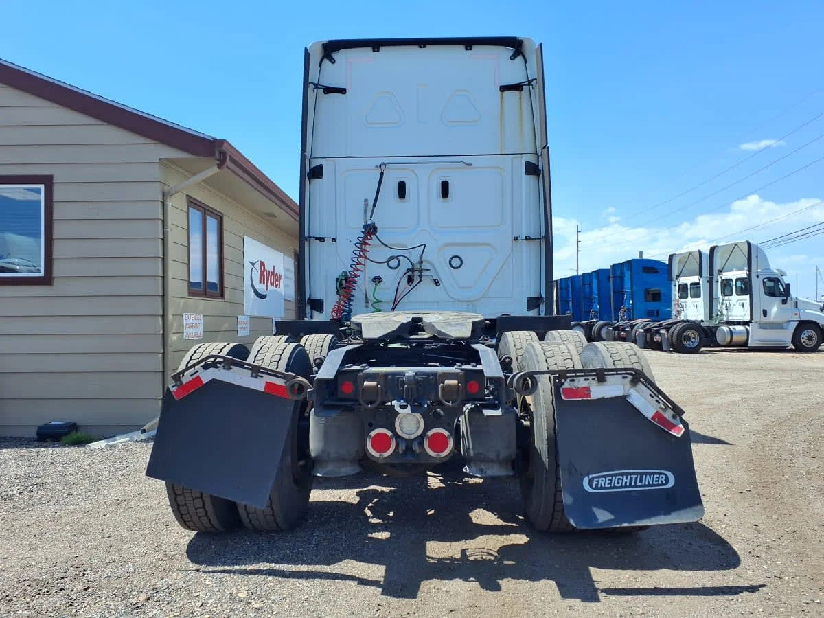 2022 Freightliner Cascadia in Commerce City, CO — photo 5