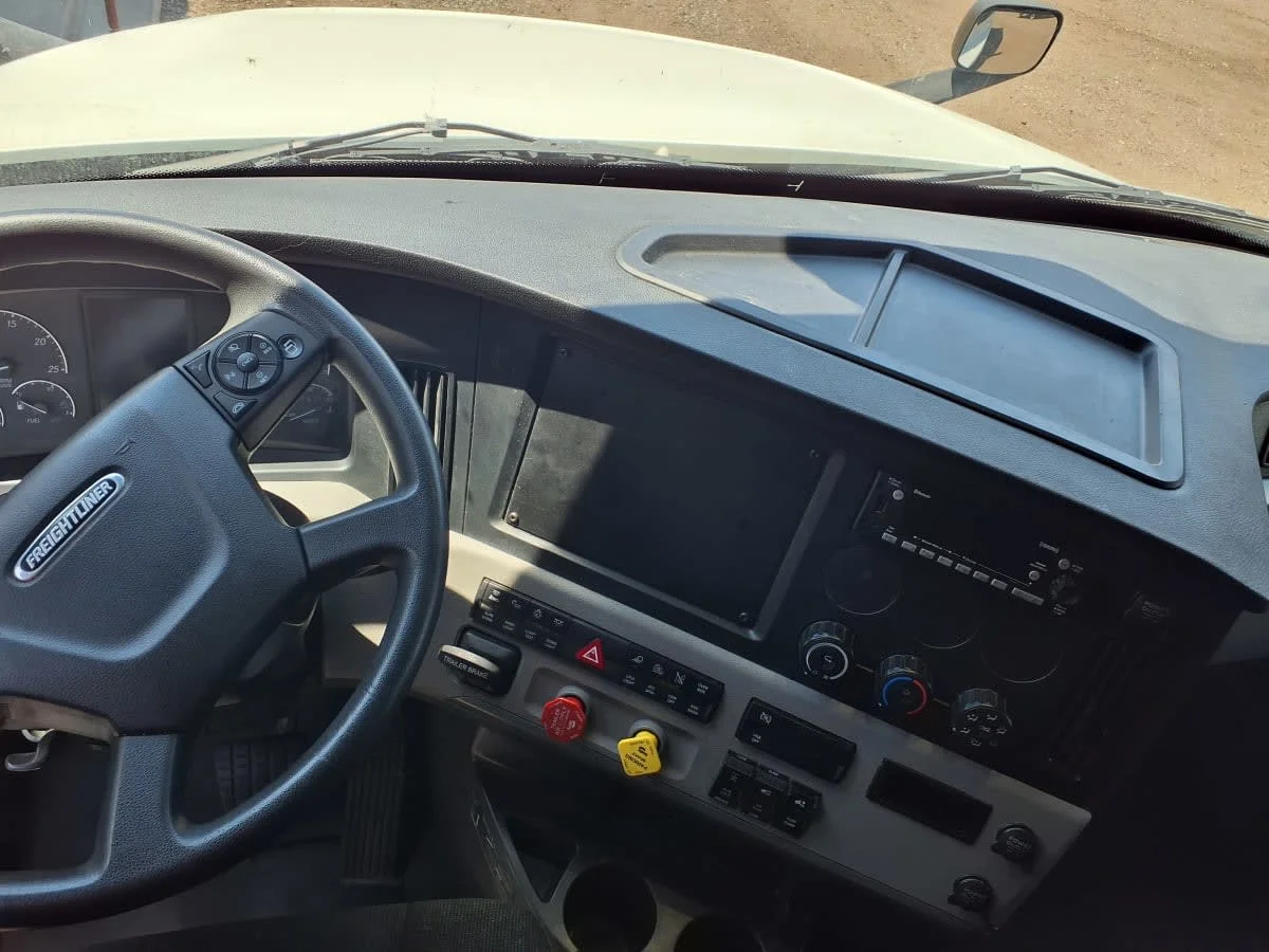 2022 Freightliner Cascadia in Commerce City, CO — photo 7