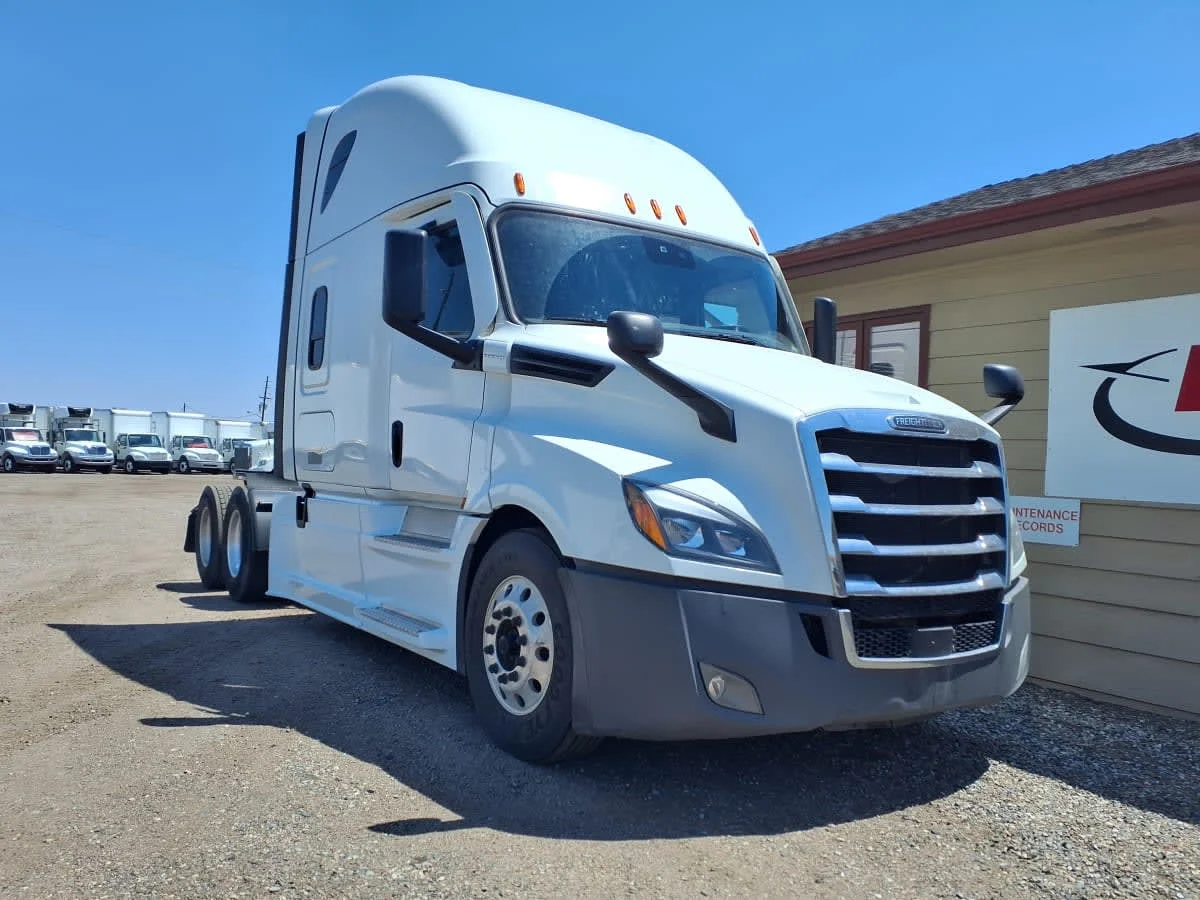 2022 Freightliner Cascadia in Commerce City, CO — photo 3