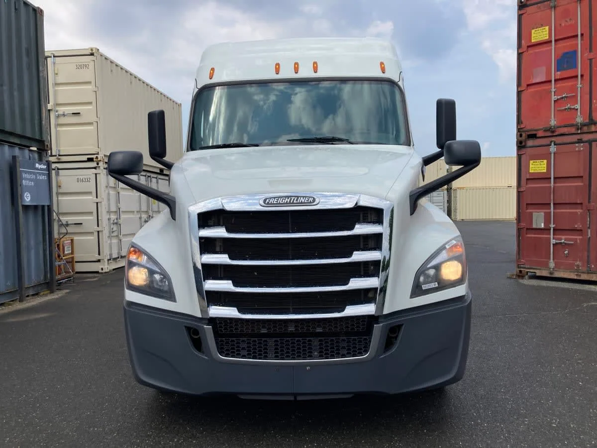 2020 Freightliner Cascadia in Springfield, MA — photo 2