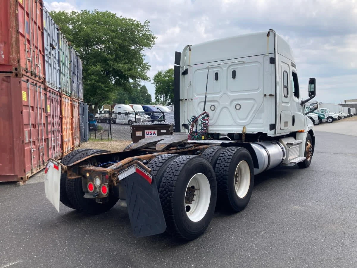 2020 Freightliner Cascadia in Springfield, MA — photo 4