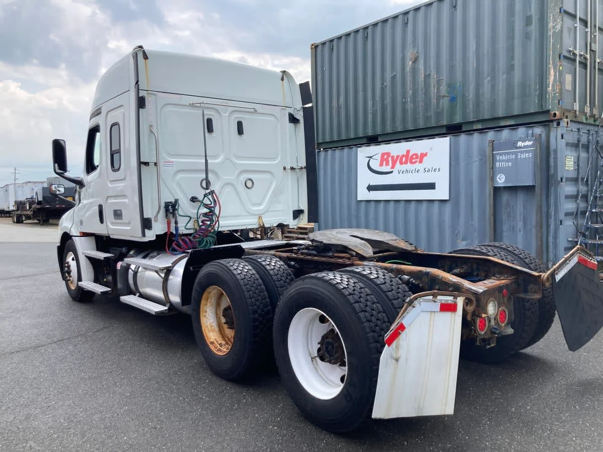 2020 Freightliner Cascadia in Springfield, MA — photo 6