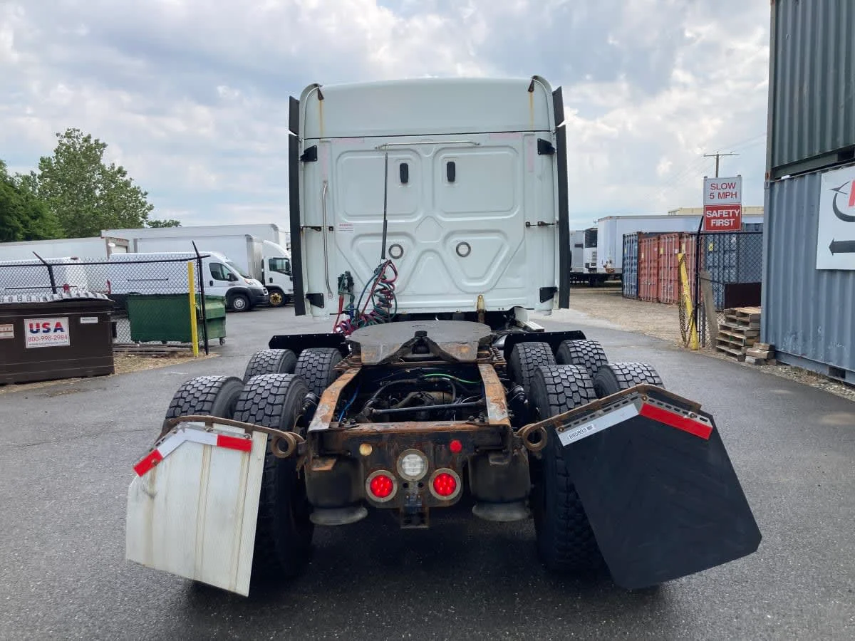 2020 Freightliner Cascadia in Springfield, MA — photo 5