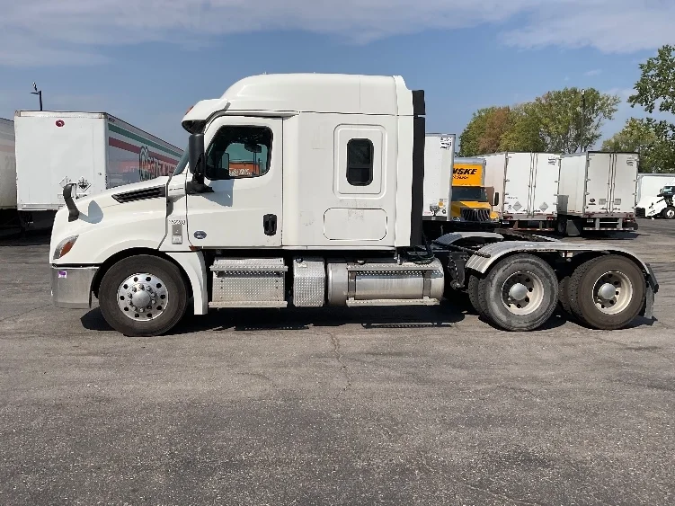 2020 Freightliner Cascadia - image 4