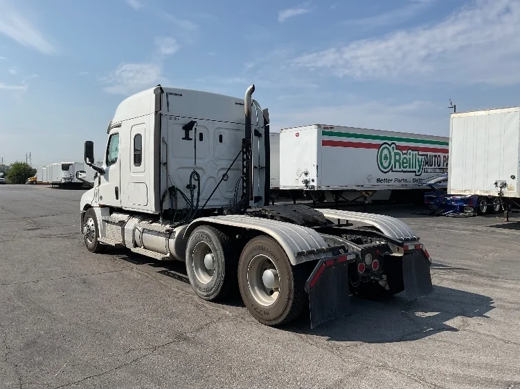 2020 Freightliner Cascadia - image 5