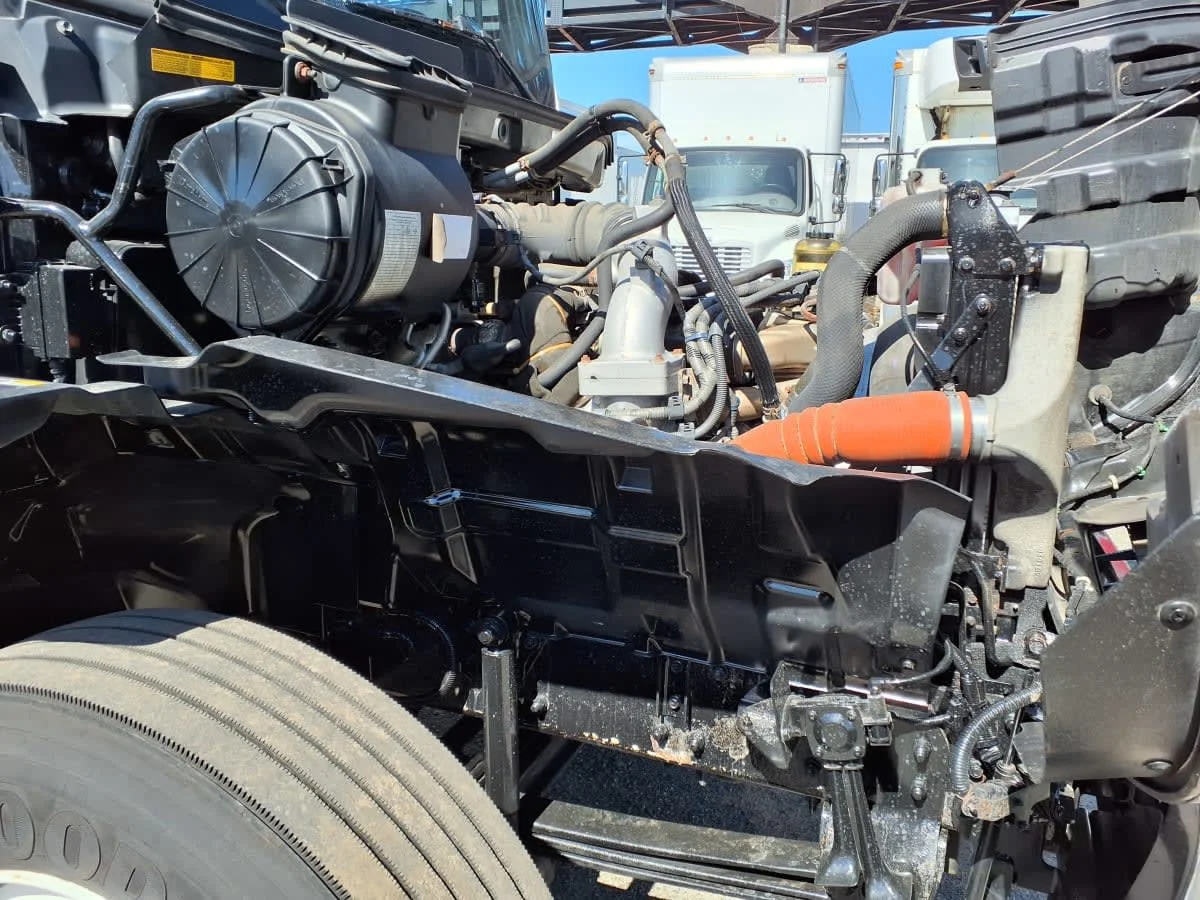 2018 Hino 268 - image 12