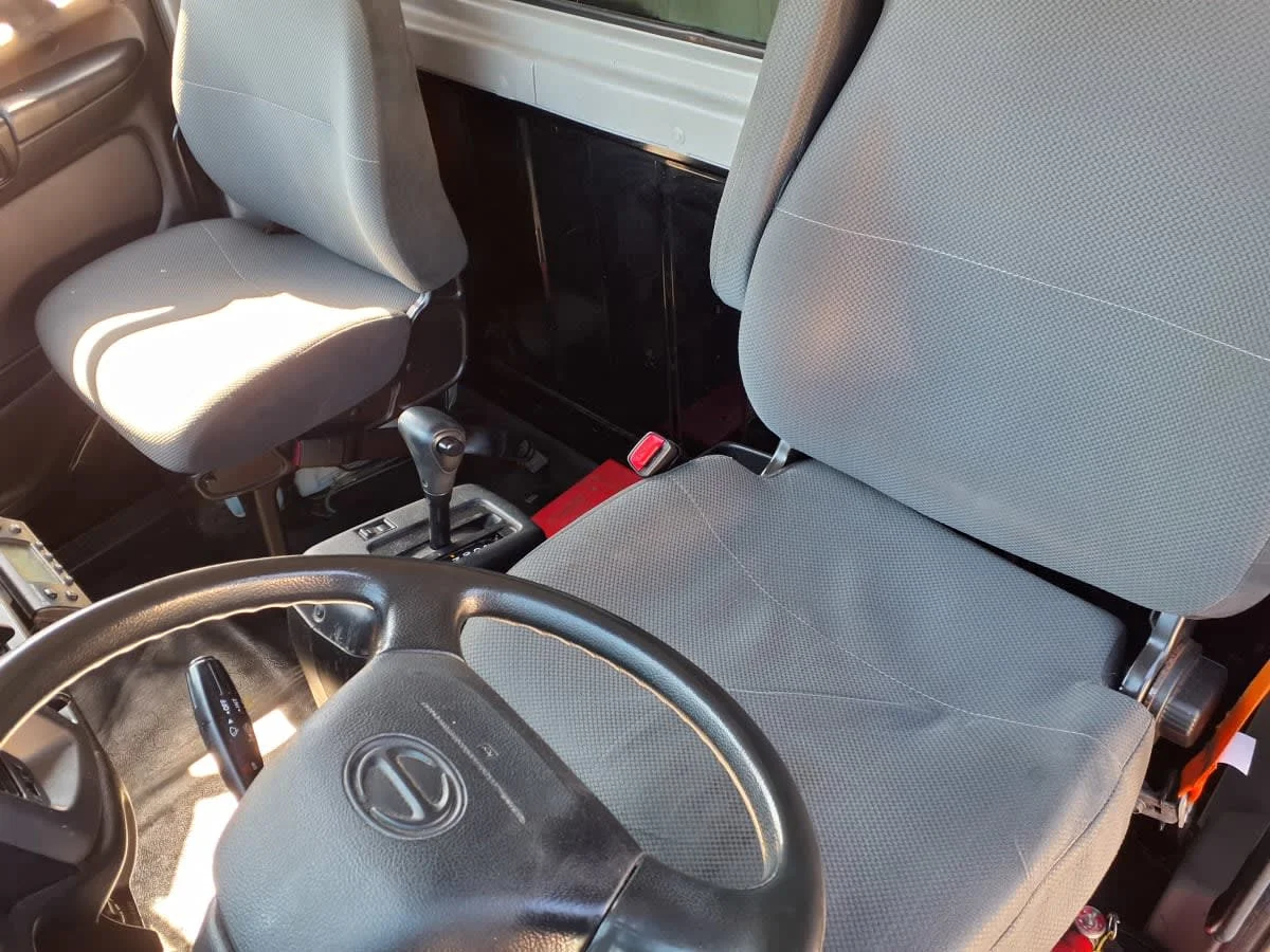 2018 Hino 268 - image 8