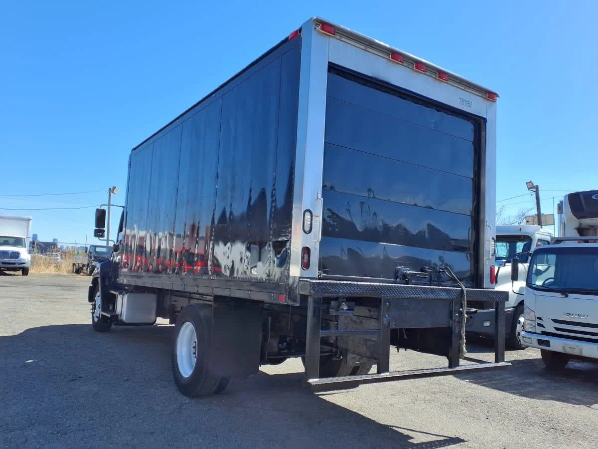 2018 Hino 268 - image 6