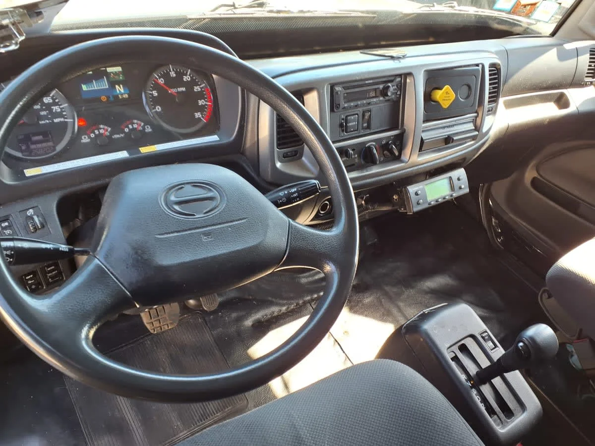 2018 Hino 268 - image 9