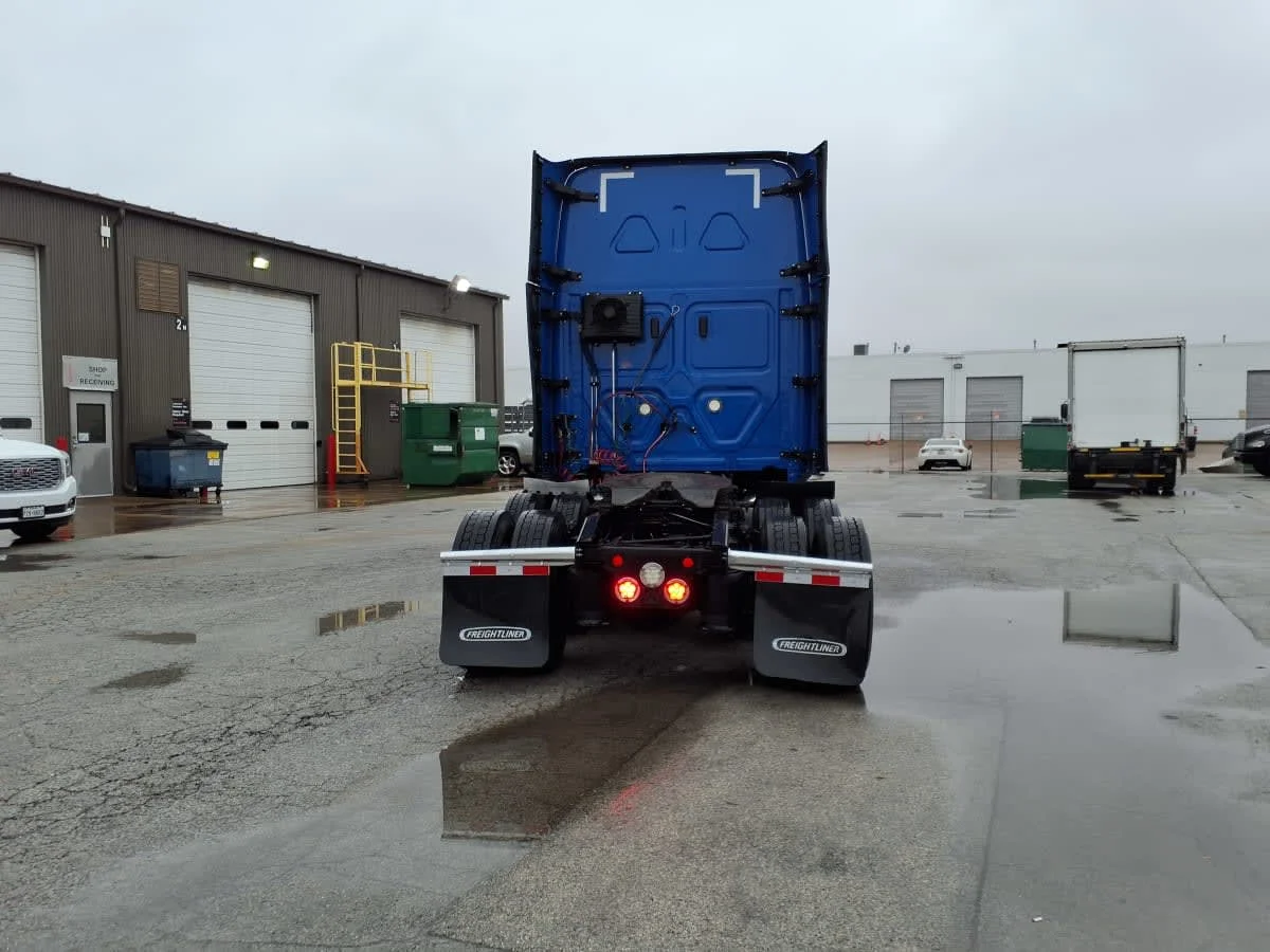2020 Freightliner Cascadia in Fort Worth, TX — photo 5
