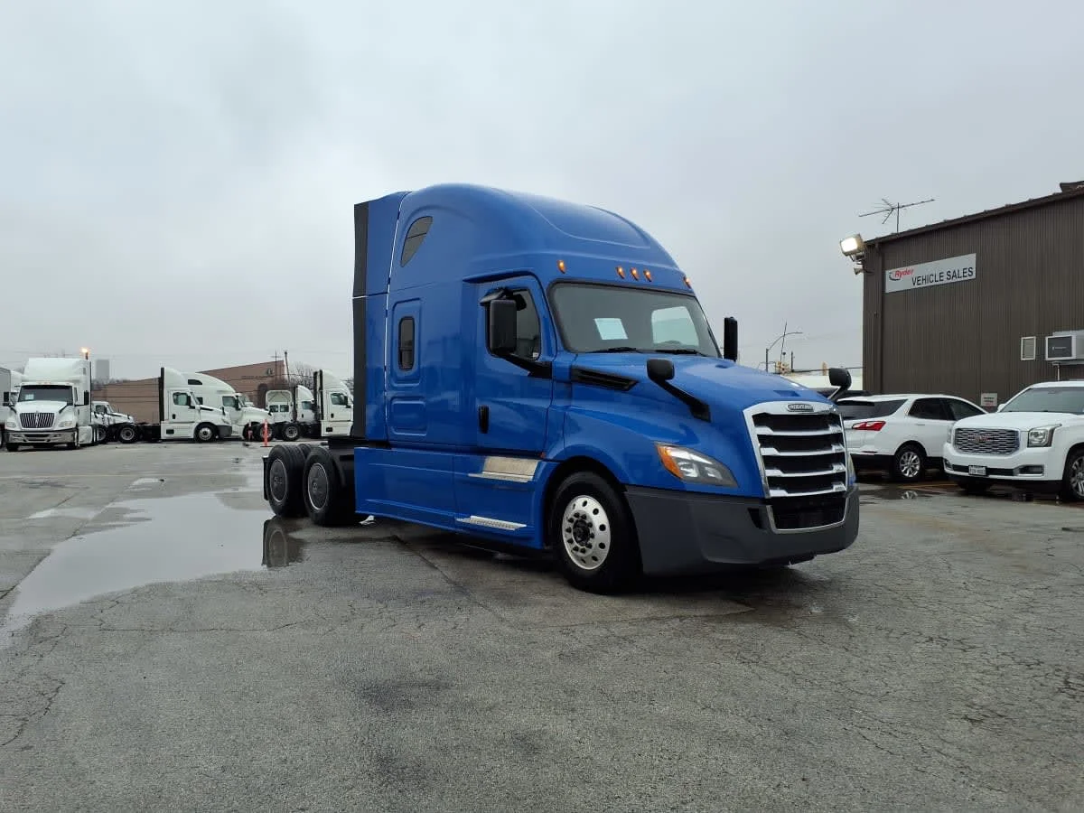 2020 Freightliner Cascadia in Fort Worth, TX — photo 3