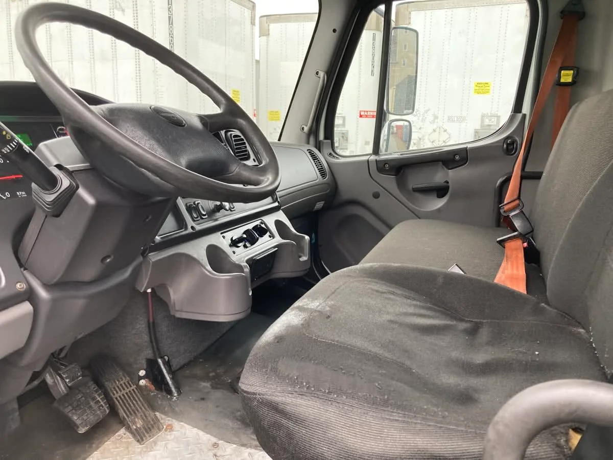 2014 Freightliner M2 106 - image 11