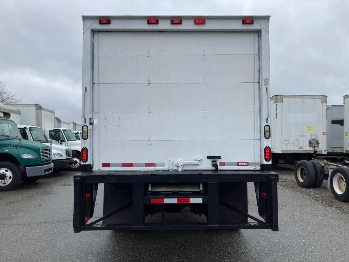 2014 Freightliner M2 106 - image 5