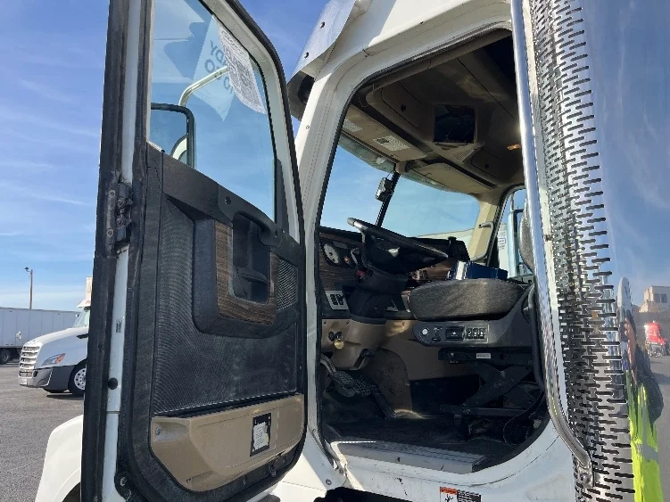 2019 Freightliner in Phoenix, AZ — photo 9