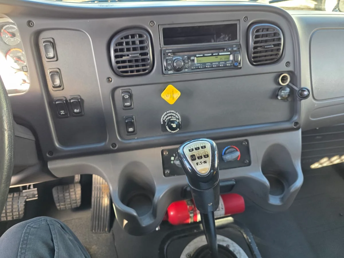 2017 Freightliner M2 106 - image 10