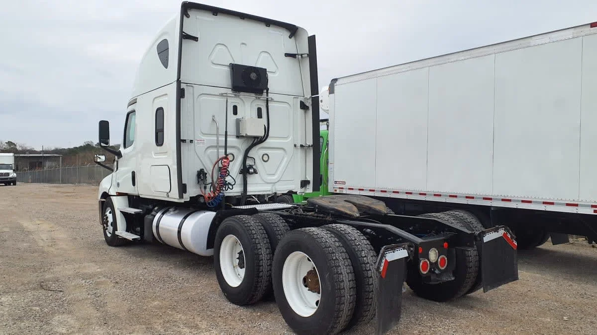 2019 Freightliner Cascadia - image 6