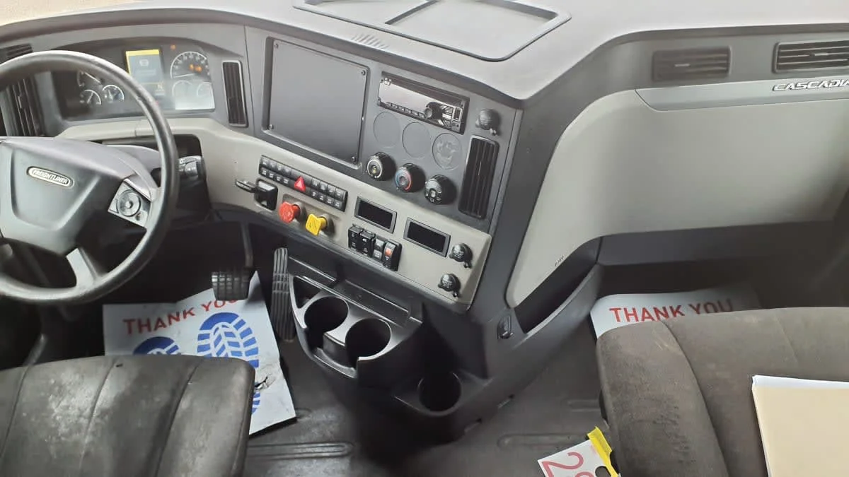 2019 Freightliner Cascadia - image 16