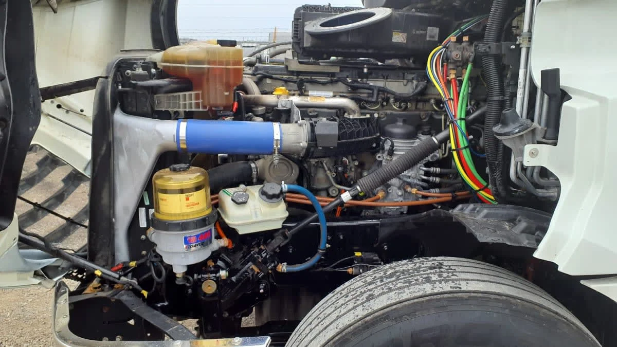 2019 Freightliner Cascadia - image 9