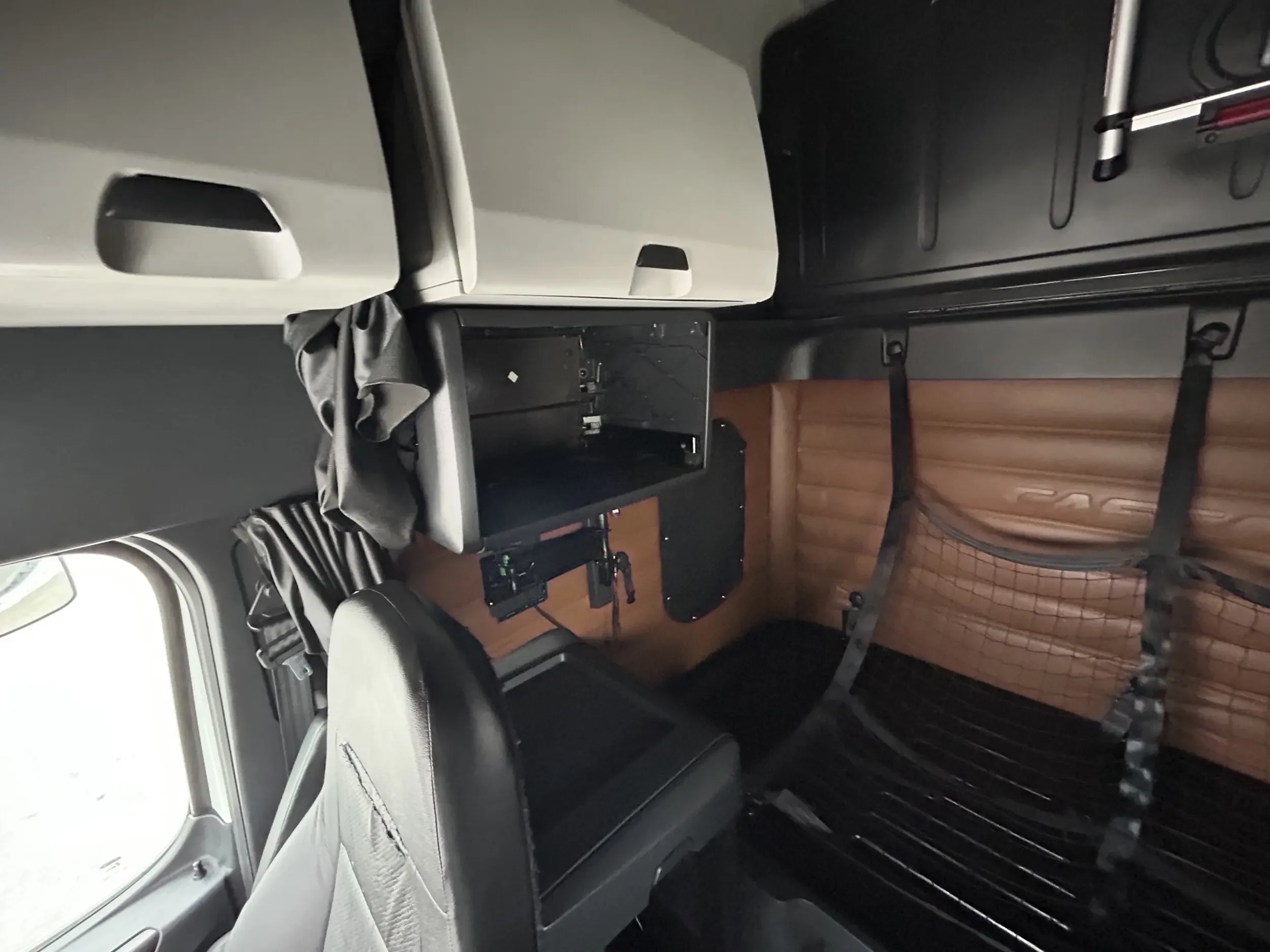 2021 Freightliner Cascadia - image 14