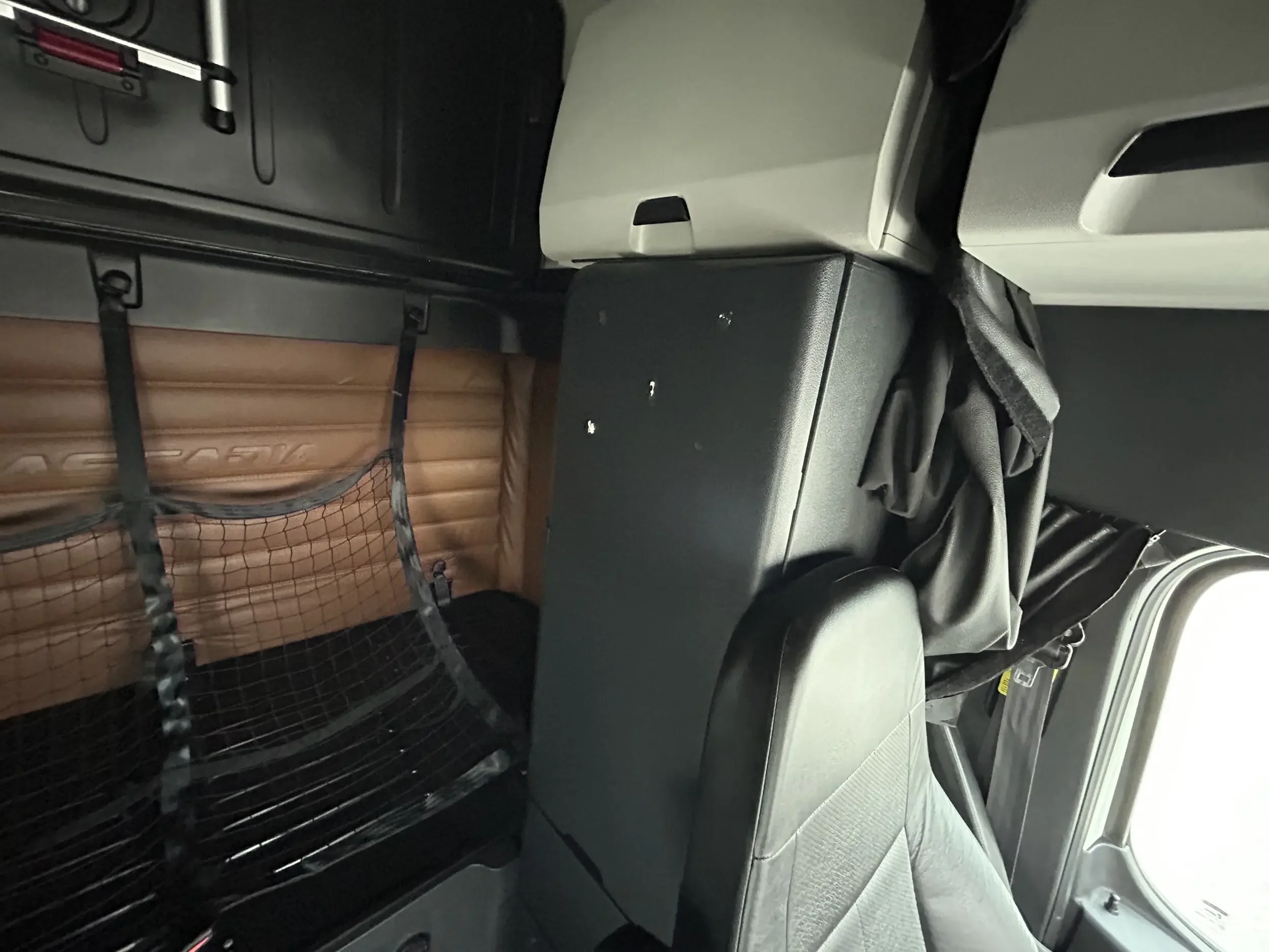 2021 Freightliner Cascadia - image 13