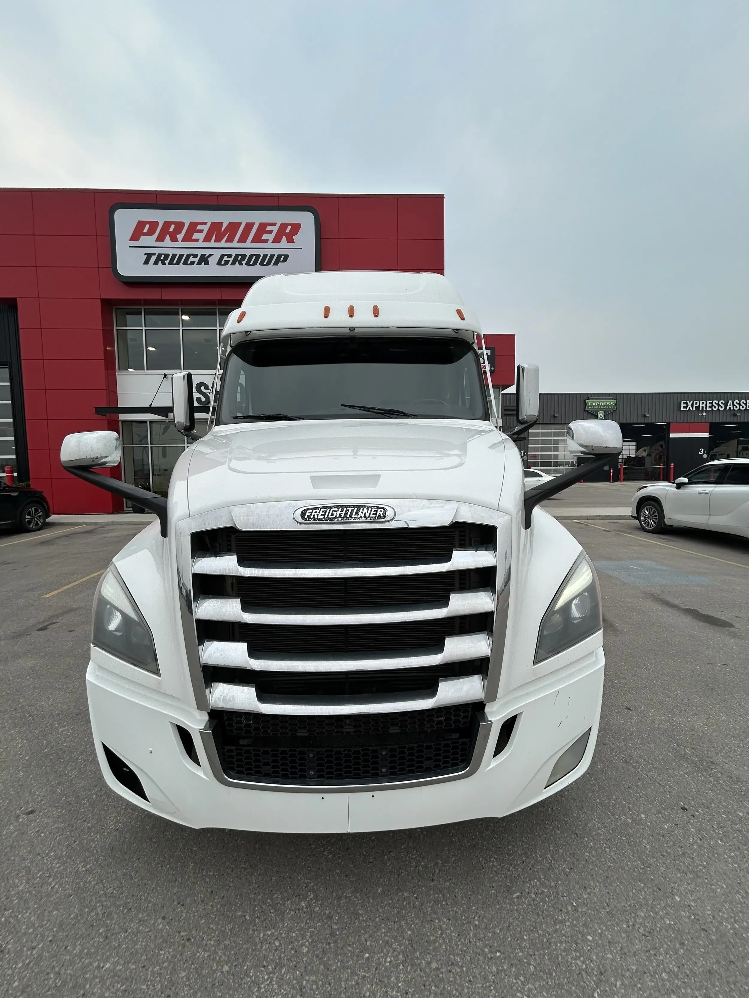 2021 Freightliner Cascadia - image 2