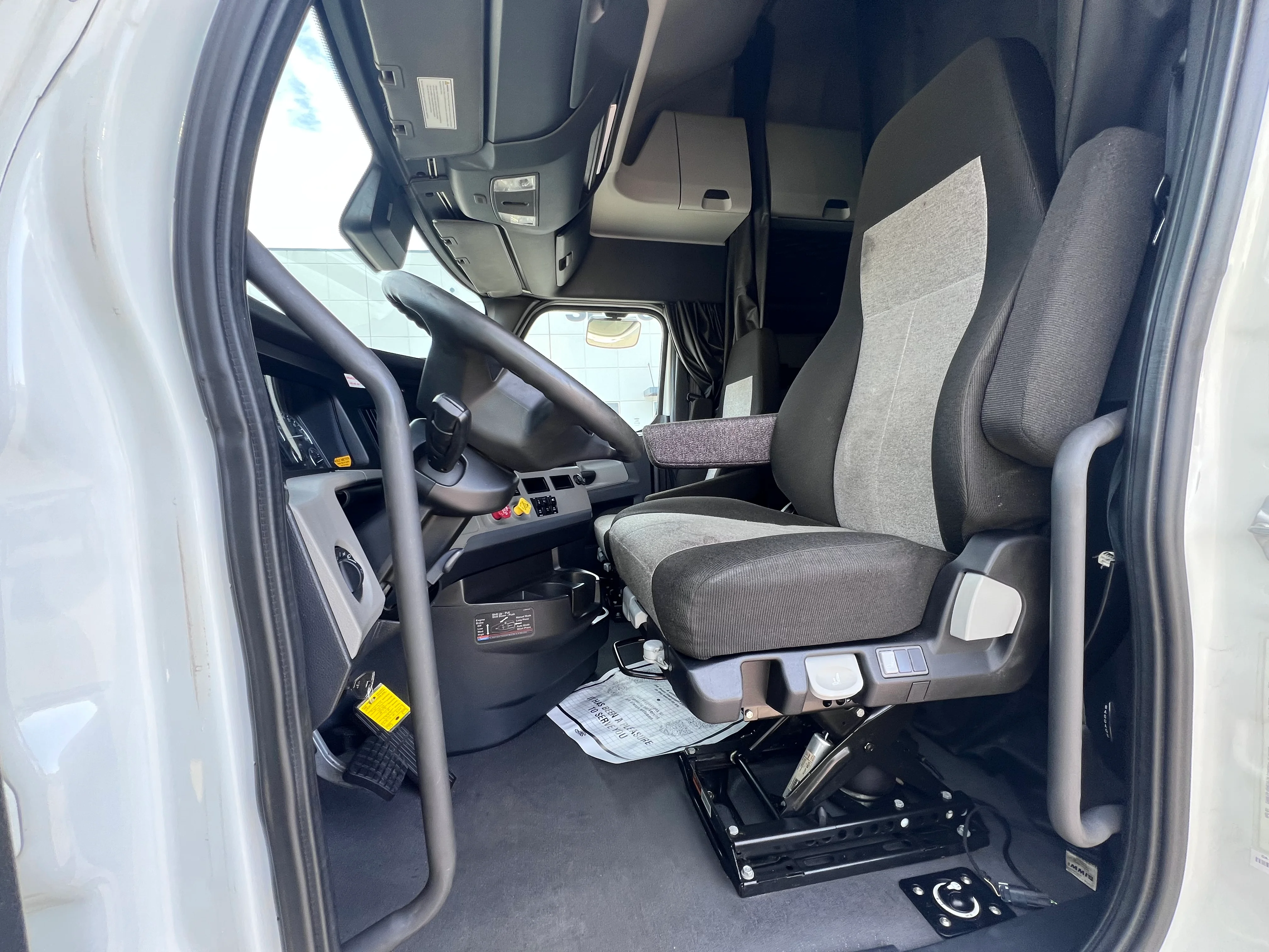 2021 Freightliner Cascadia in Nashville, TN — photo 14