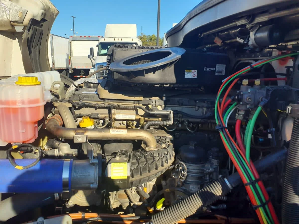 2021 Freightliner Cascadia - image 9