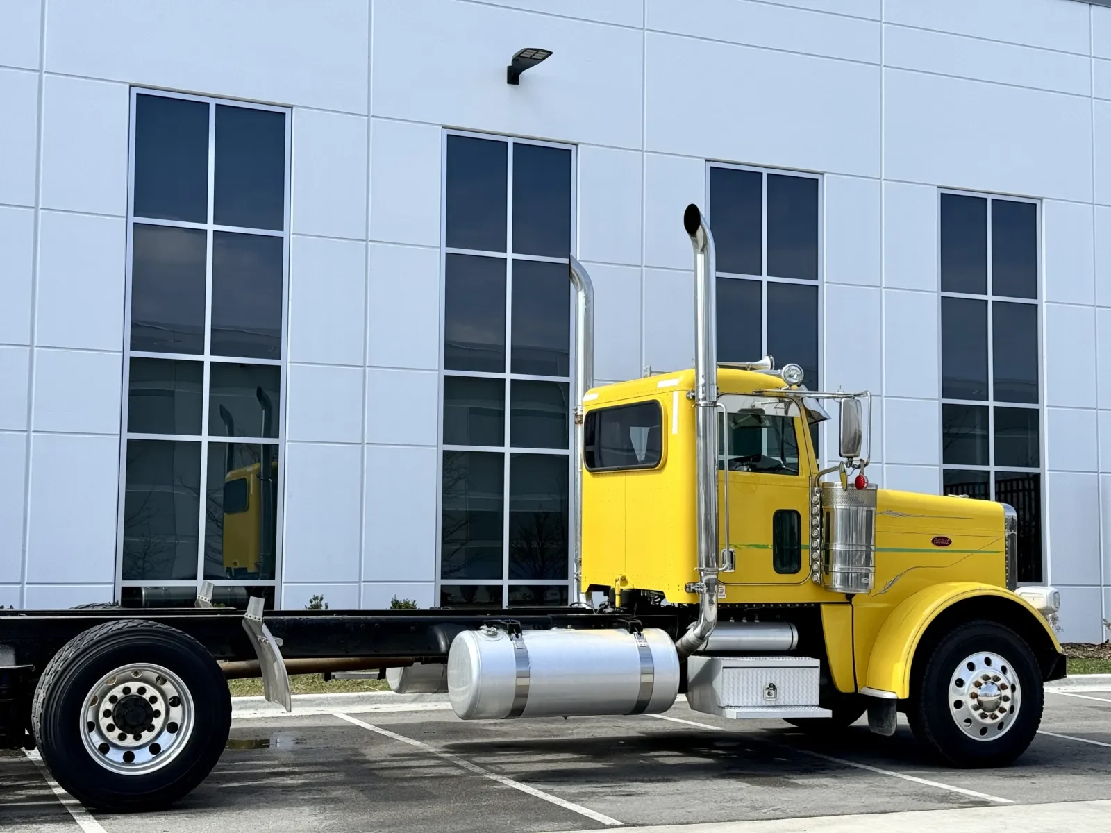 2016 Peterbilt 389 - image 7