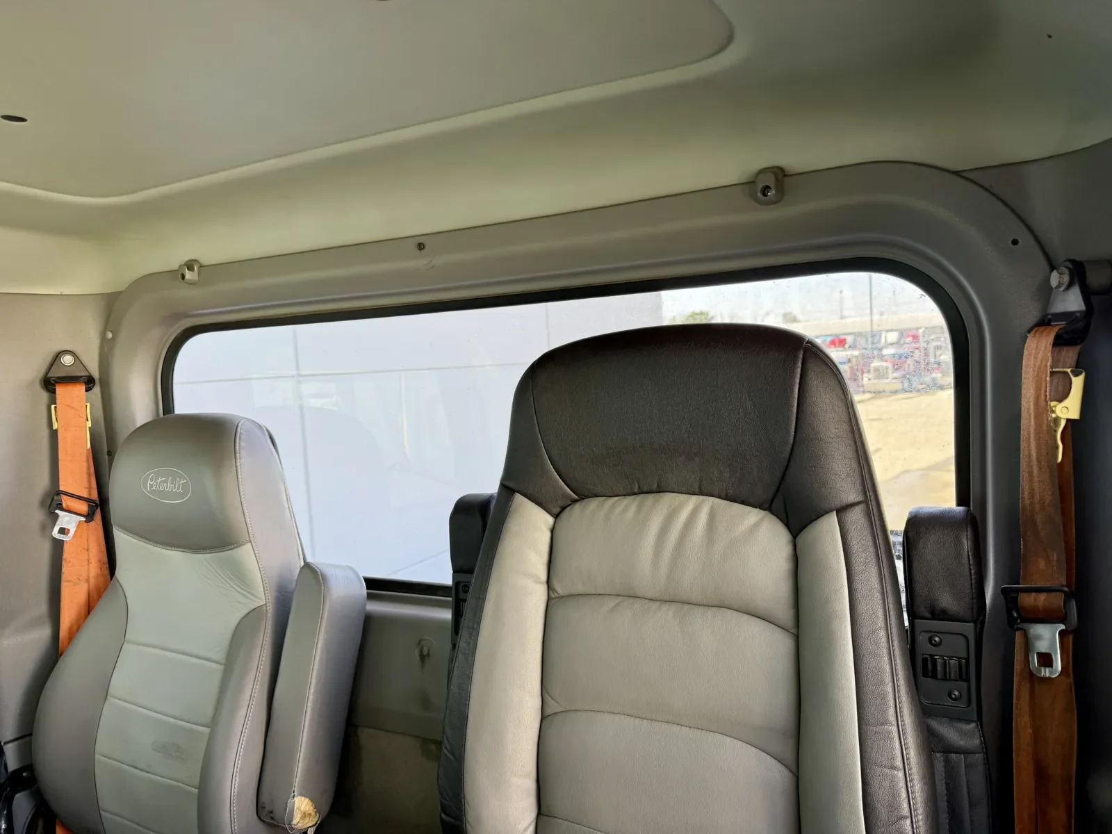 2016 Peterbilt 389 - image 20