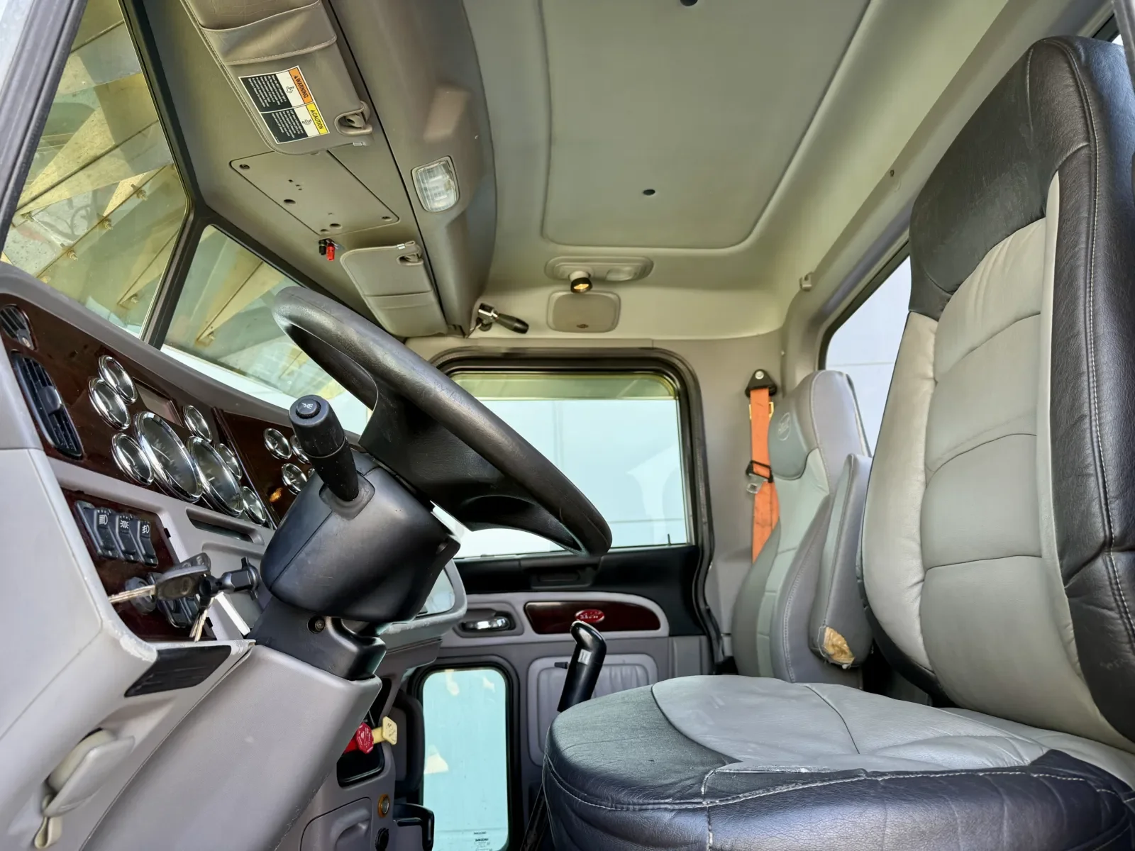 2016 Peterbilt 389 - image 14