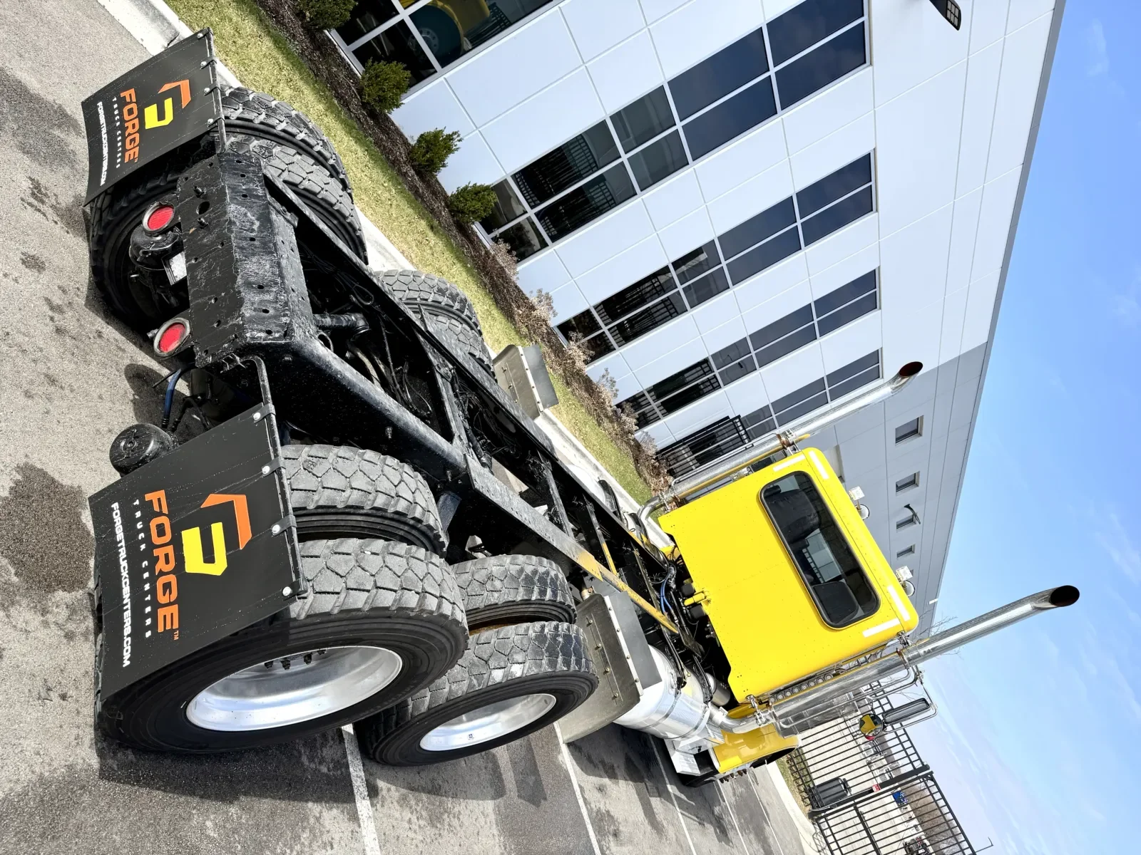 2016 Peterbilt 389 - image 11