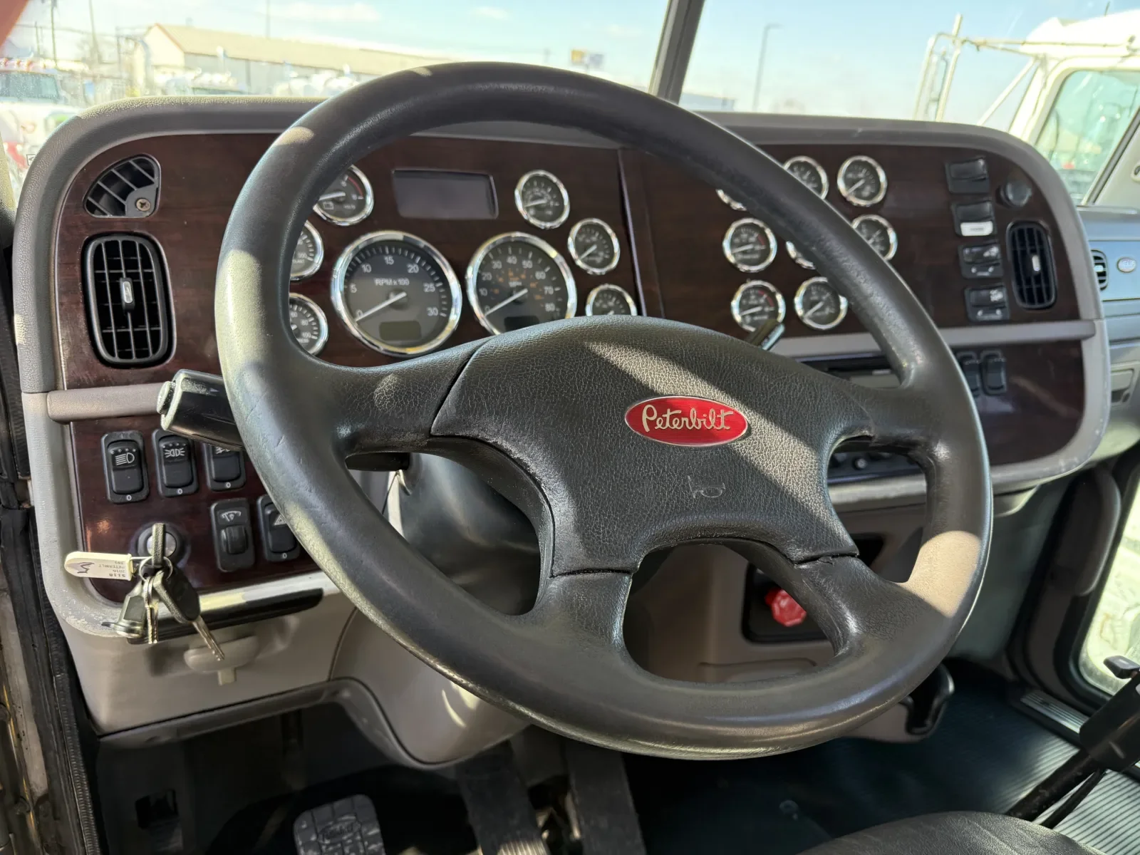2016 Peterbilt 389 - image 15