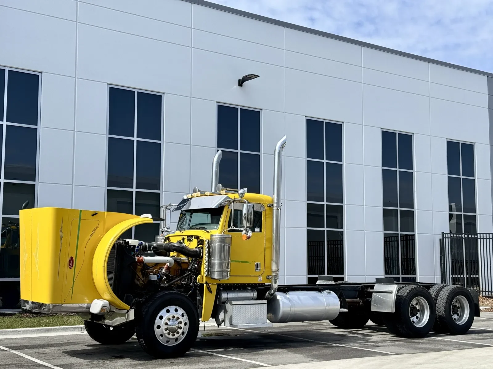 2016 Peterbilt 389 in New Lenox, IL — photo 10