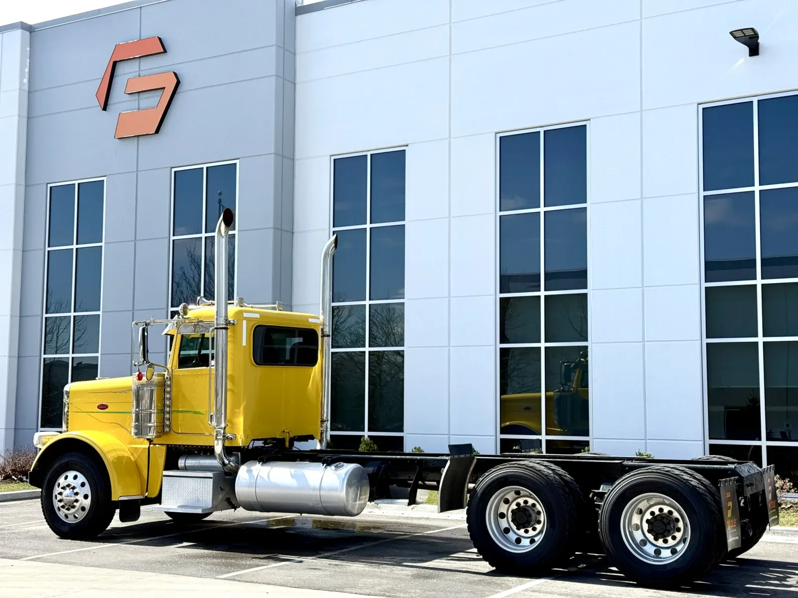 2016 Peterbilt 389 in New Lenox, IL — photo 6