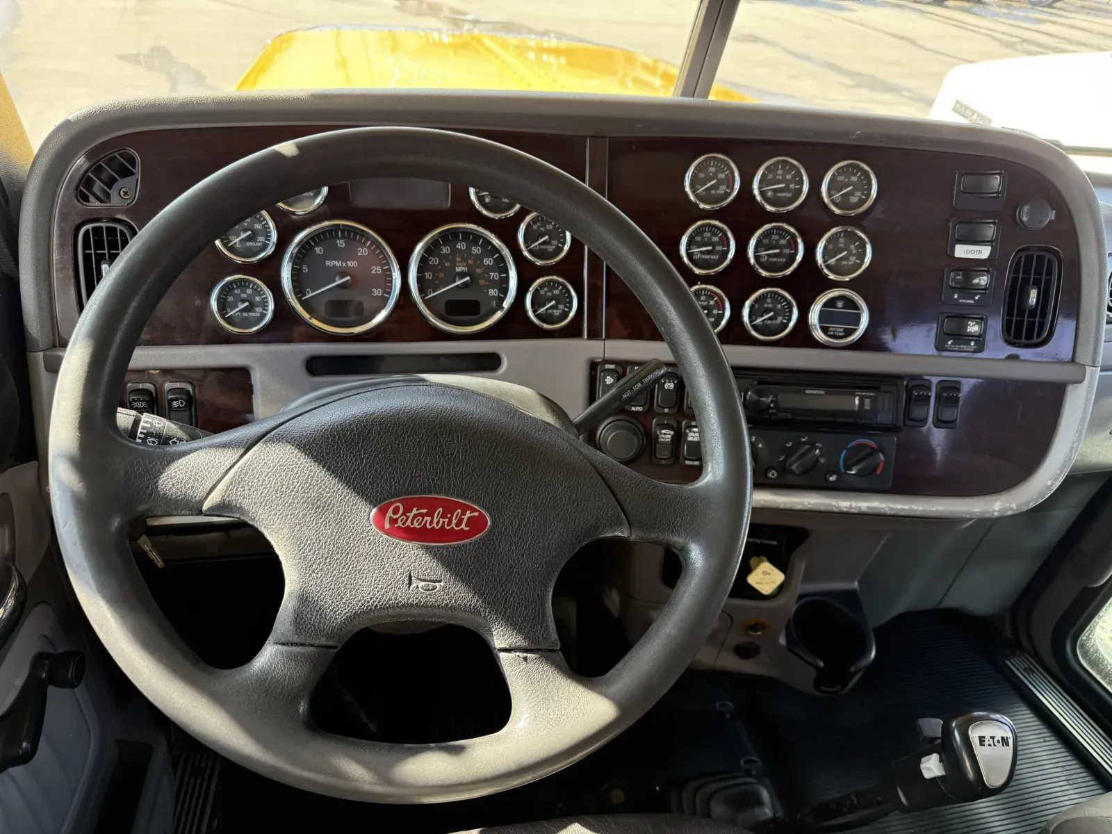 2016 Peterbilt 389 - image 16