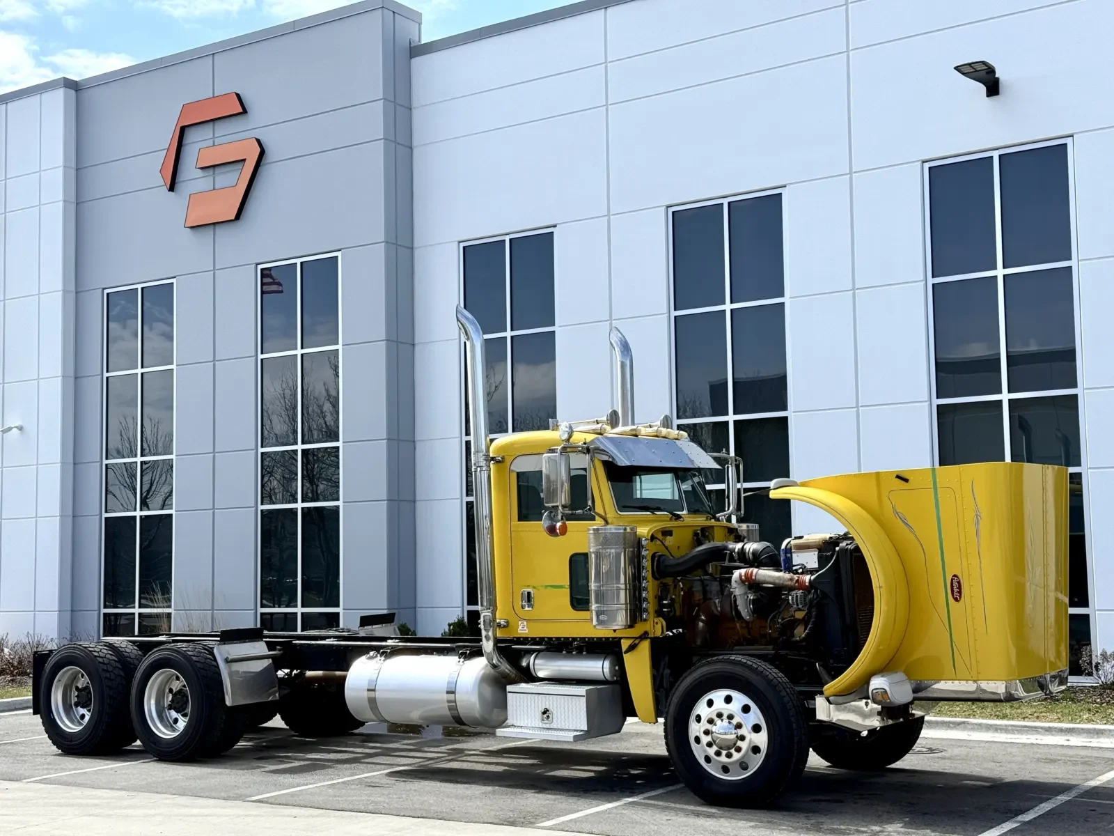 2016 Peterbilt 389 in New Lenox, IL — photo 9