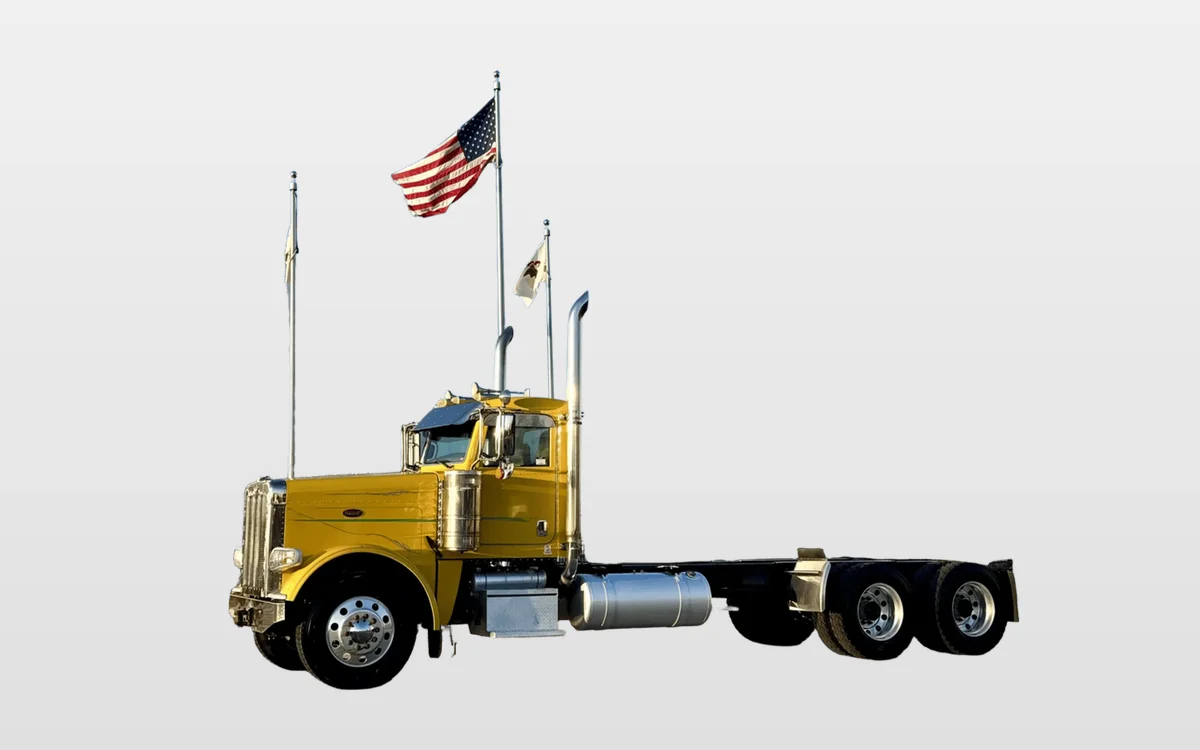 2016 Peterbilt 389 - image 1