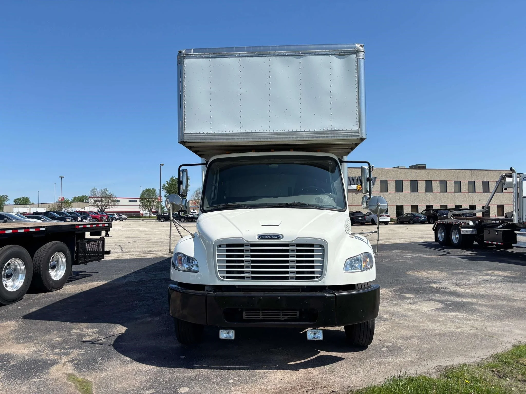 2021 Freightliner eM2 — photo 2
