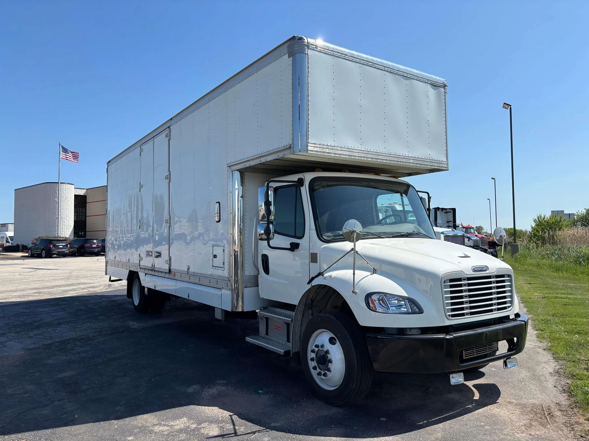 2021 Freightliner eM2 — photo 3