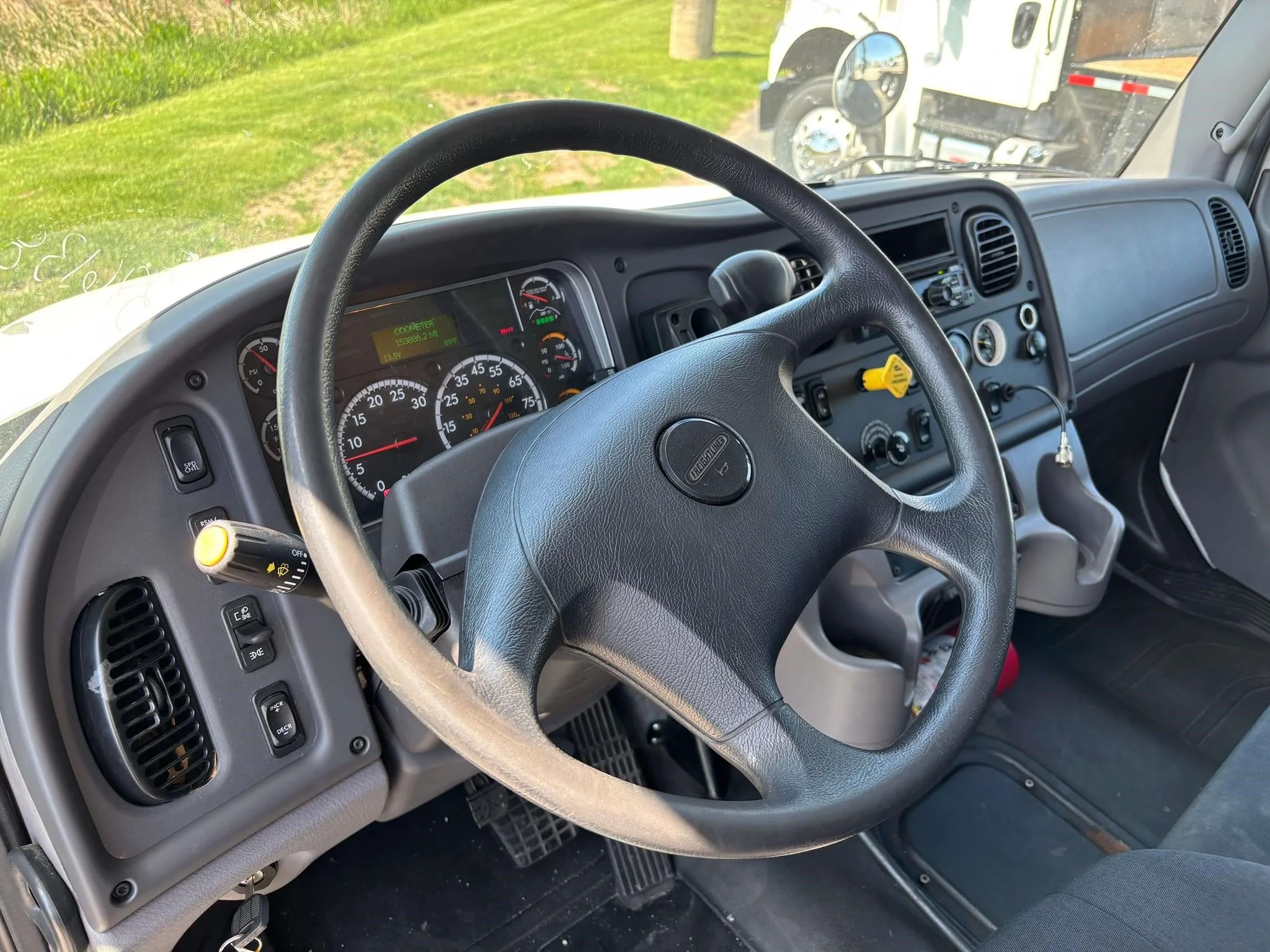 2021 Freightliner eM2 — photo 5