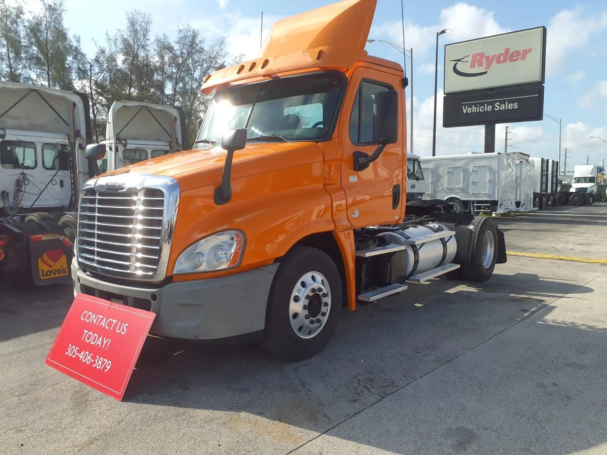 2015 Freightliner Cascadia - image 3