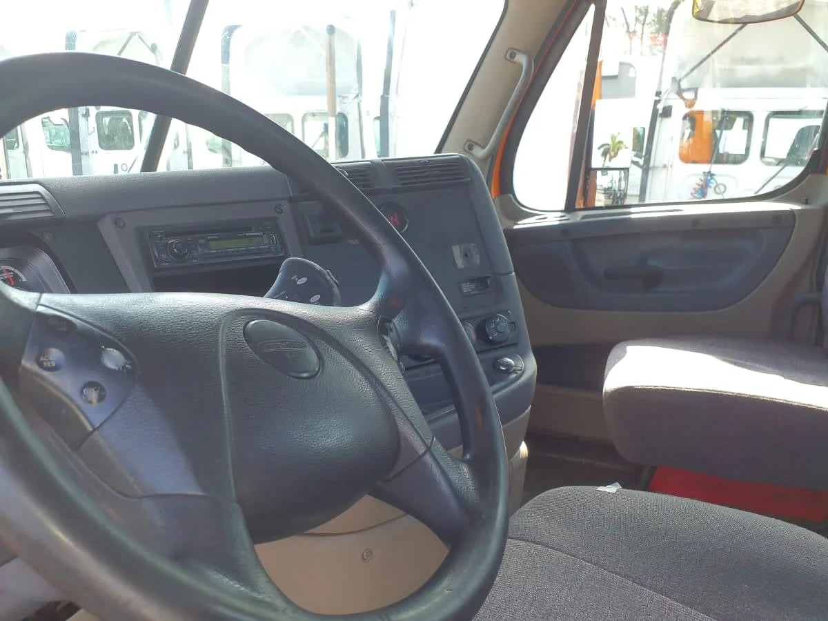 2015 Freightliner Cascadia in Miami, FL — photo 7