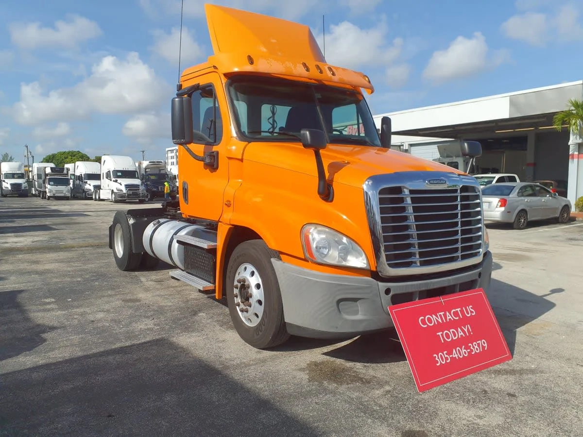 2015 Freightliner Cascadia in Miami, FL