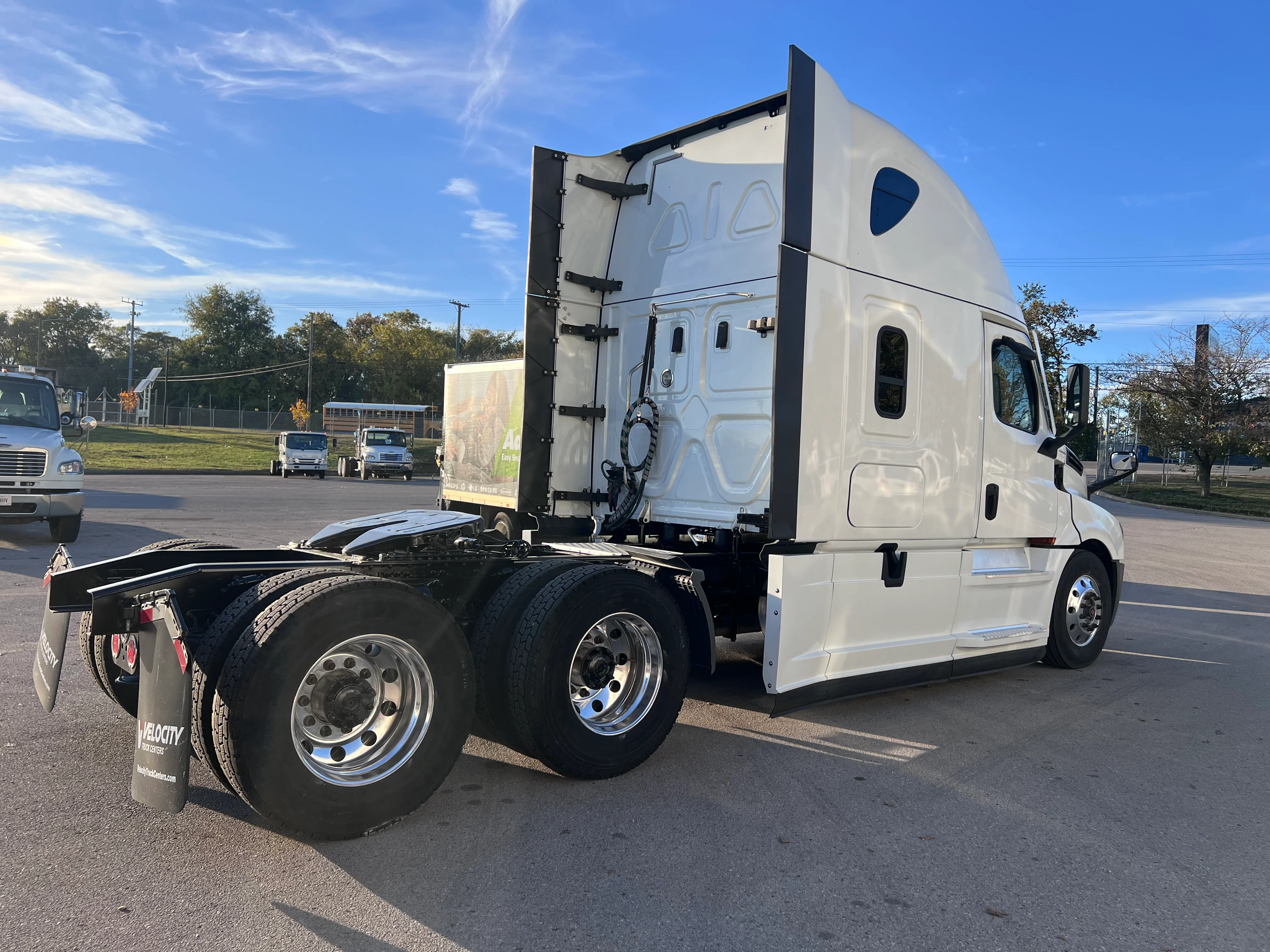 2021 Freightliner Cascadia in Nashville Isuzu, TN — photo 6