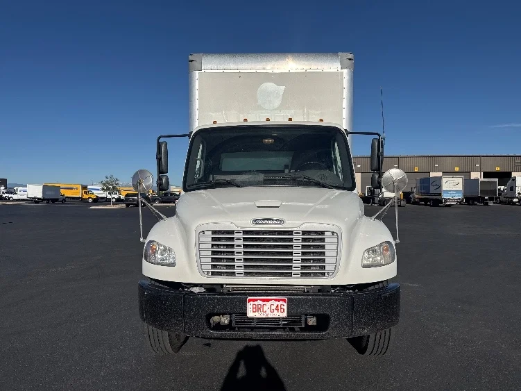 2020 Freightliner M2 106 in Phoenix, AZ — photo 2